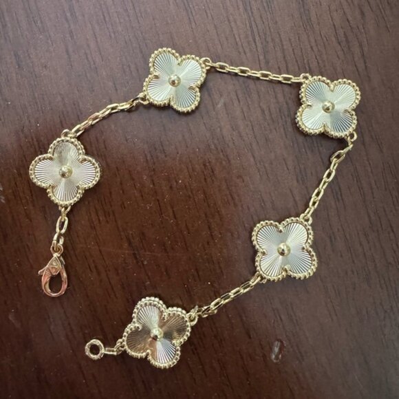 Elegant Gold Flower Bracelet - Picture 2 of 4